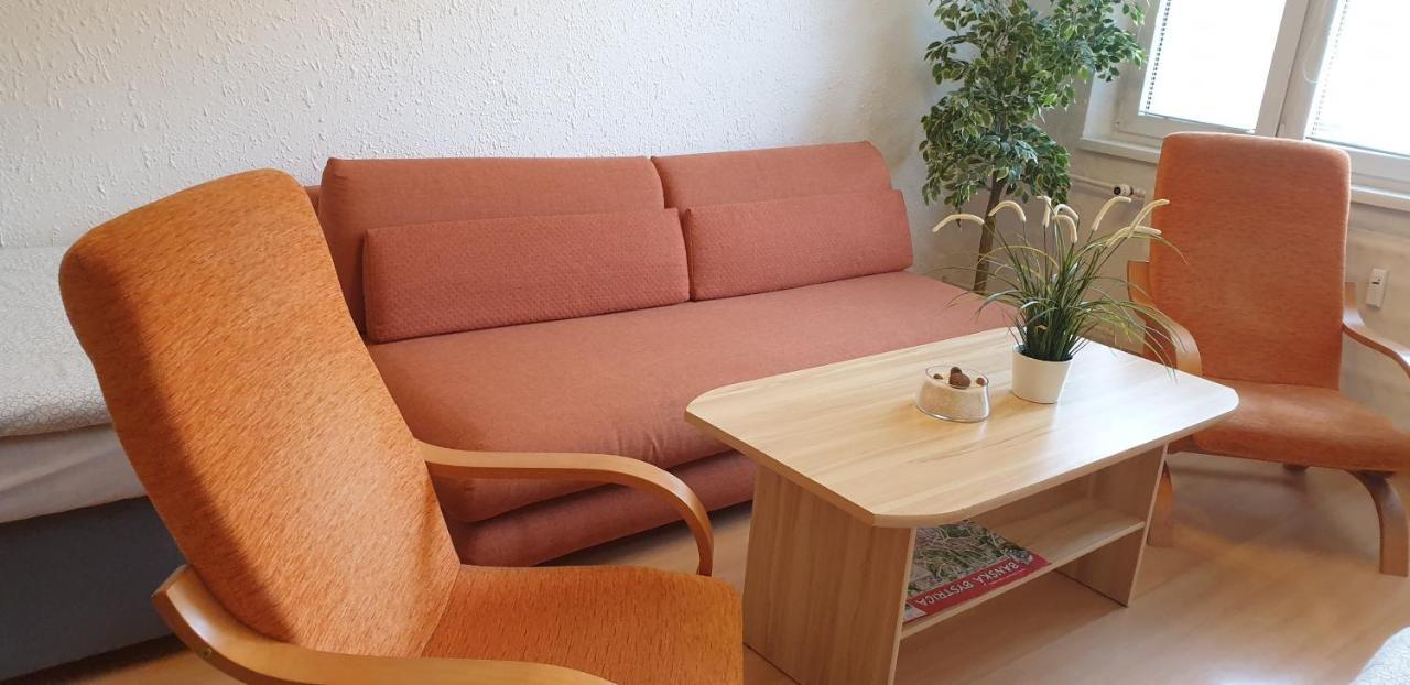 Apartman Bystrica City & Parking Banska Bystrica Bagian luar foto