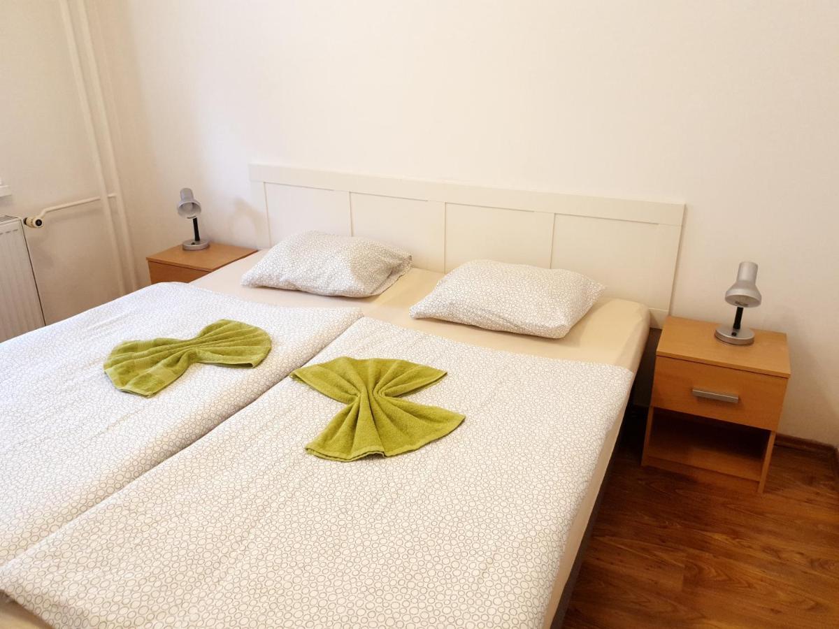 Apartman Bystrica City & Parking Banska Bystrica Bagian luar foto