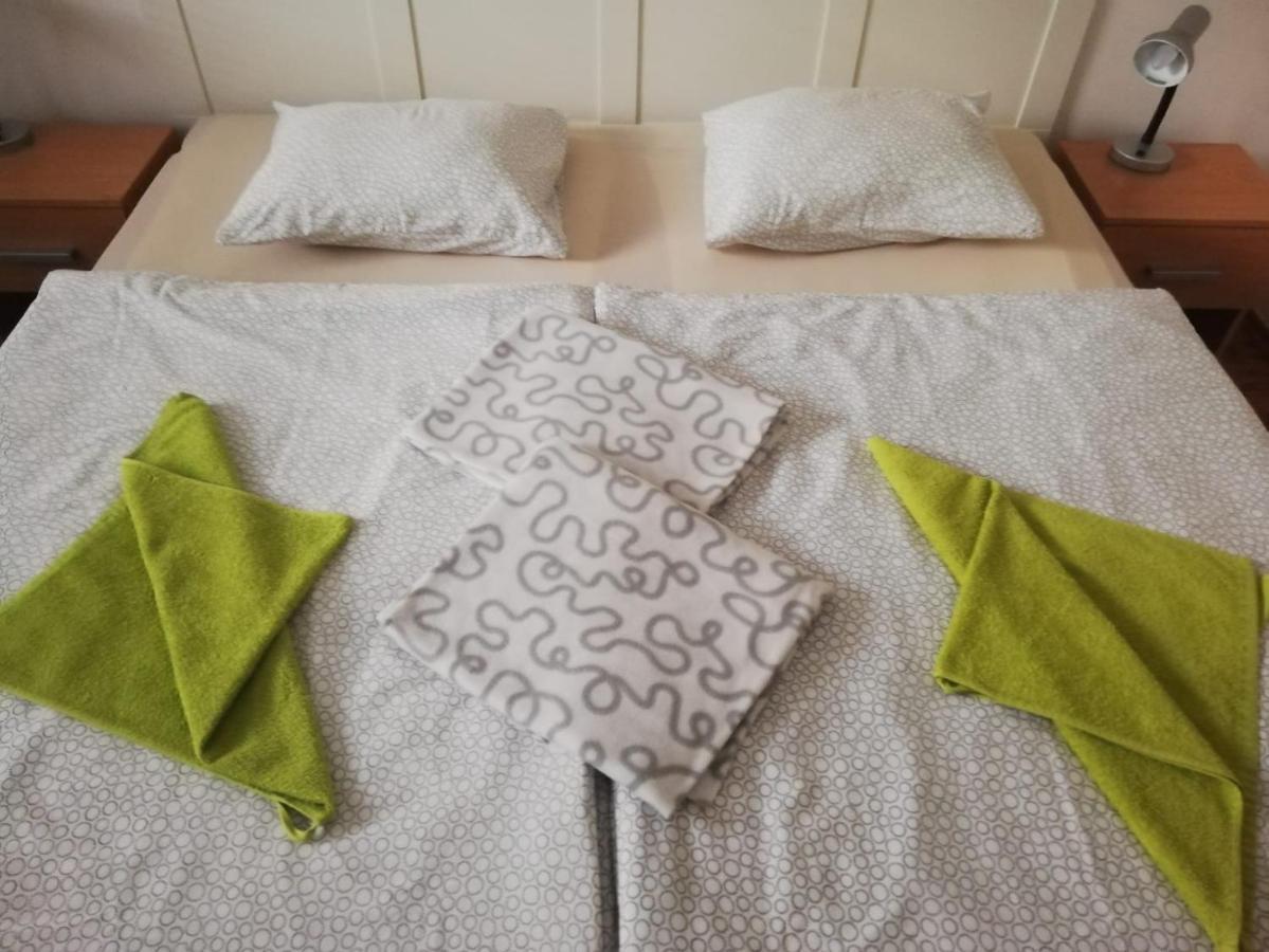 Apartman Bystrica City & Parking Banska Bystrica Bagian luar foto