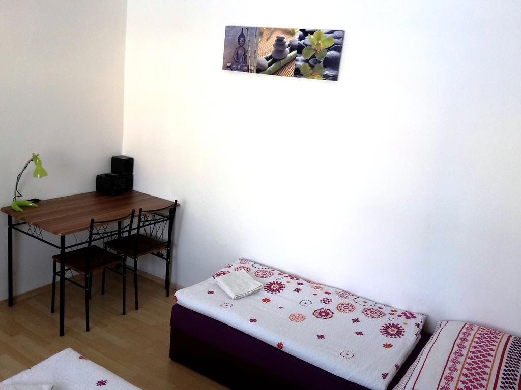 Apartman Bystrica City & Parking Banska Bystrica Bagian luar foto